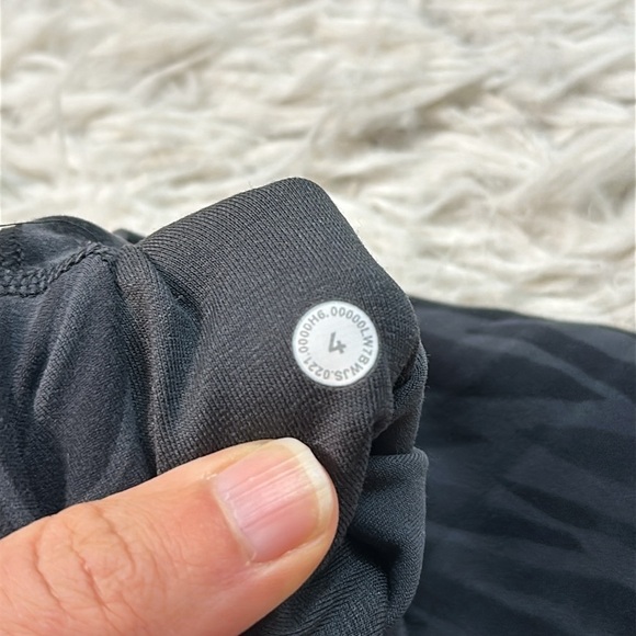 Lululemon Align Super High Rise Short *10" Le Tigre Camo Deep Coal Multi - Picture 5 of 6